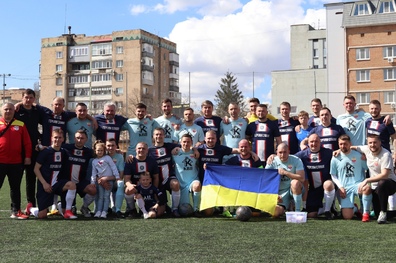 Ветерани СК Полтава провели благодійний матч із ПСЖ. ФОТО